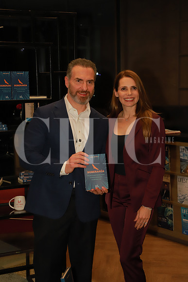 Adrián de la Garza Santos y Gaby Oyervides 10