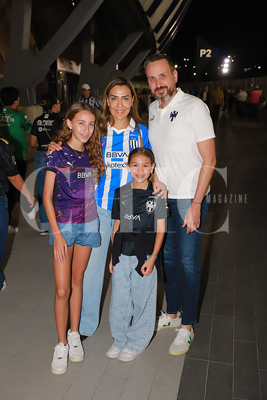 Ramiro Montemayor, Michelle Montemayor, Samantha Montemayor y Cristy Gutierrez 3