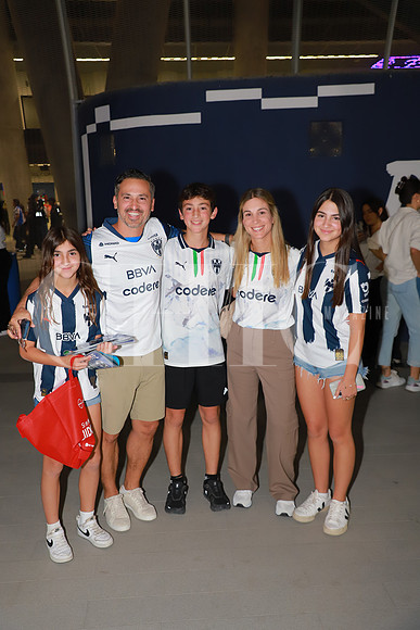 Mateo Garza T, Mayela Gonzalez, Elisa Garza T, Maria Garza T y Sebastián Garza T 5