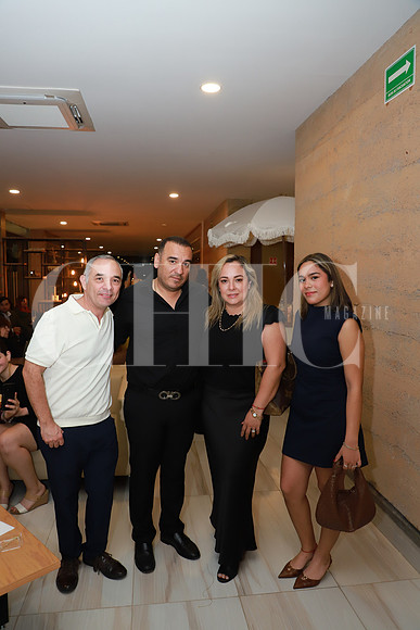 Alfredo Saldivar, Mario Saldivar, Dolores Valdéz y Regina Saldívar 0