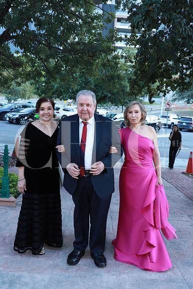 Sylvia Guerra de Monfort, Ernesto Guerra y Socorro Garza de Guerra 1