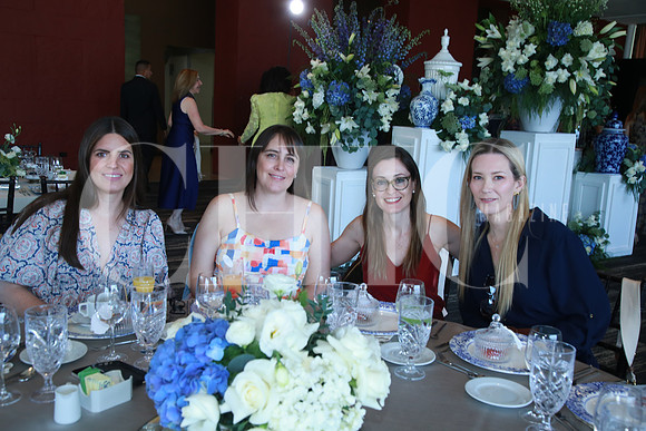 Mónica Castellanos, Lauren Castellanos, Gabriela Castellanos y Lucia Alanis de Catsellanos