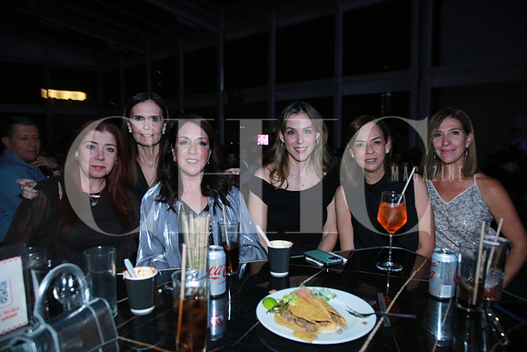 Ana de Elizondo, Claudia Mena de Benitez, Rocio de Lozano, Alejandra Elizondo, Emma Madero y Claudia Elizondo