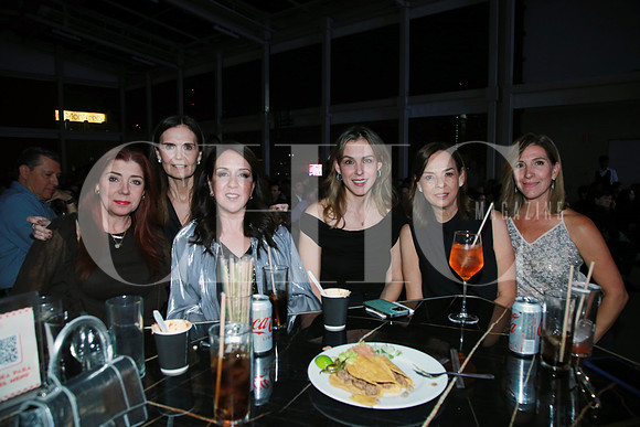 Ana de Elizondo, Claudia Mena de Benitez, Rocio de Lozano, Alejandra Elizondo, Emma Madero y Claudia Elizondo.