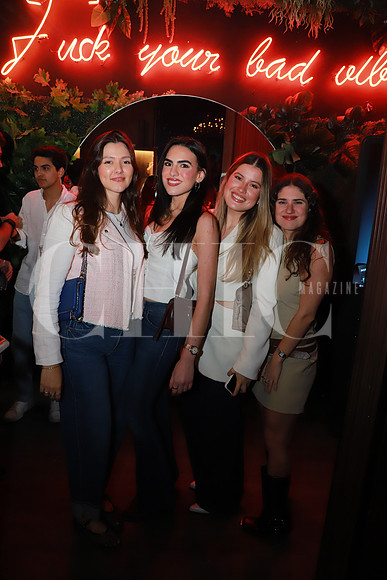Roberta Villegas, Isabela Kalaf, Valeria Cregueras y Camila González 1