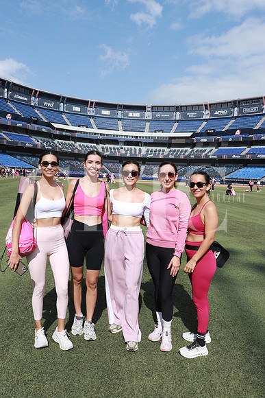 Monserrat Preciado, Daniela Preciado, Irlanda López, Melisa González y Estrella Loa 1