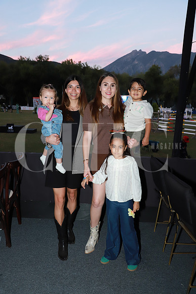 Daniela Zamora, Claudia Quintanilla, María Longoria, Ferran Ursua y Amal Ursua 0