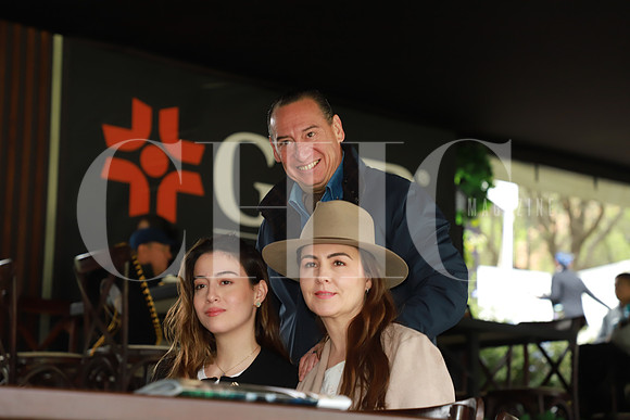 Maca Páez, Adrián Páez y Maca Romo de Páez 0