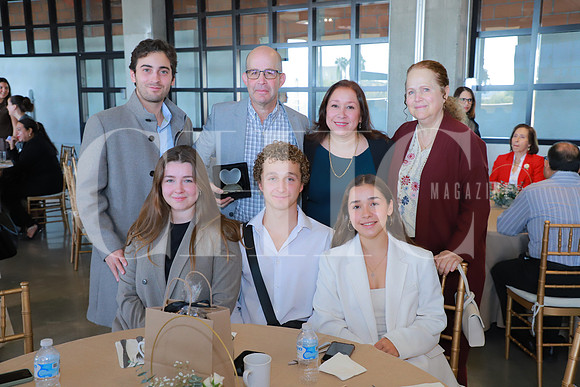 Antonio Elizondo, Antón Fernandez, Lucy Taha, Norma Zambrano, Crista Fernandez, Fiero Fernandez y Arisa Fernandez 5