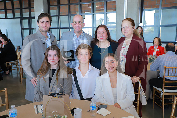 Antonio Elizondo, Antón Fernandez, Lucy Taha, Norma Zambrano, Crista Fernandez, Fiero Fernandez y Arisa Fernandez 4
