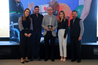 Antón Fernandez recibiendo su premio 6