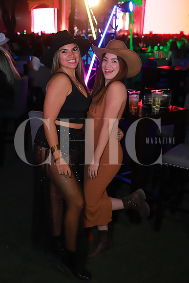 Adriana Cepeda y Valeria Castro 4
