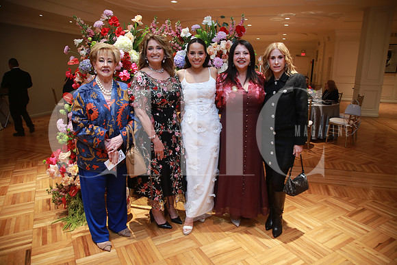 Graciela de Tancredi, Karina Charur de Tancredi, María José, Martha Adame y Graciela Tancredi (3)