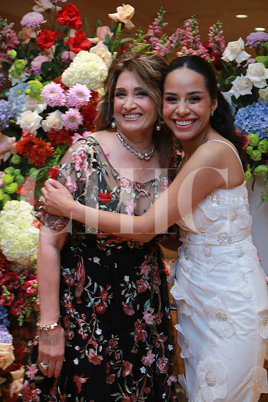 Karina Charur de Tancredi y María José (2)