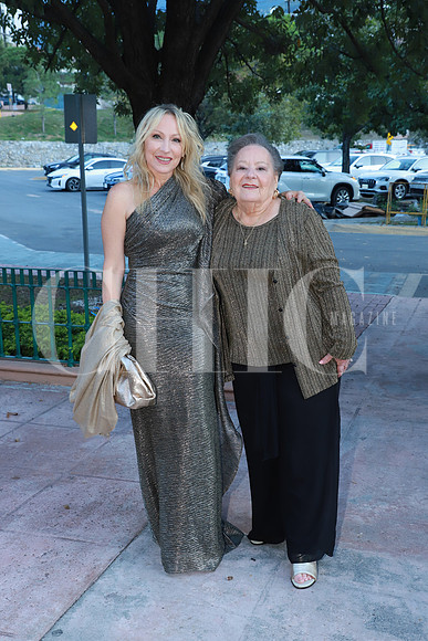 Alejandra Rodríguez de Kalifa y Margarita Ibarra de Rodríguez 2