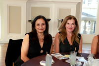 Debora de Sánchez y Gaby Treviño de Medellin