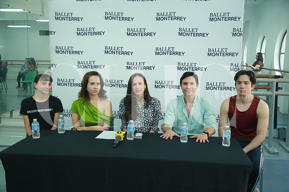 Miranda Albalate, Gaby Elizondo, Yolanda Garza, Yosvani Ramos y Axel Jaramillo (2)