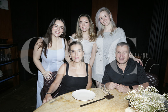 (azia) Alejandra González, Mariana González, Daniela González, Alejandra de la Garza y Jesús González