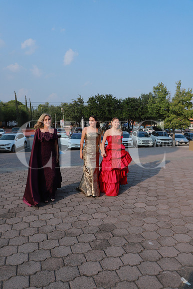 Melissa Campos, Regina Campos y Lilian de Campos 16