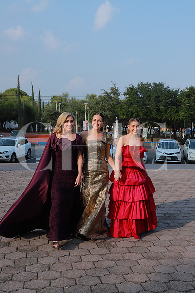 Melissa Campos, Regina Campos y Lilian de Campos 5