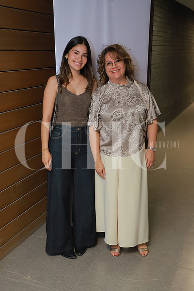 Ana Loya y Valeria Loya 1