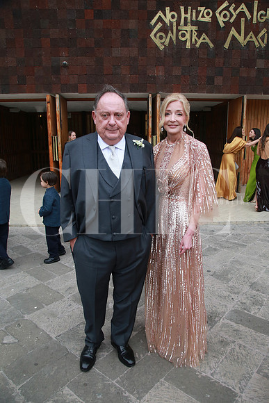 PAPÁS DEL NOVIO. Armando Garza Sada y Bárbara Herrera de Garza