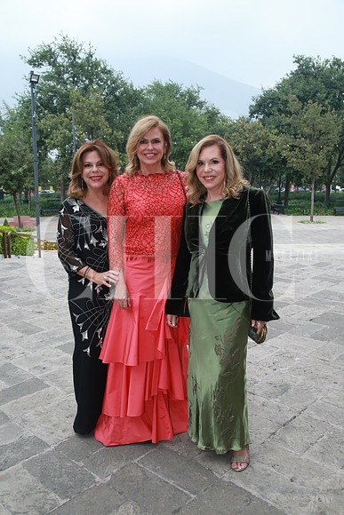 Magdalena Baneavides de Bay, Florencia Benavides y Gina Benavides