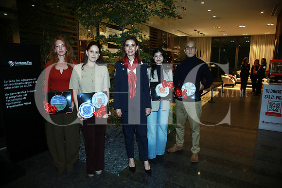 Sulamit Elizondo, Alejandra del Real, Mónica Martínez de De la Garza, Loren Vela y Eduardo Garza