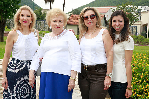 Nellys de la Garza García, Hilda Santos de de la Garza, Maru de la Garza y Brenda García (1)