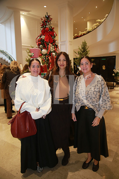 Claudia Román, Andrea Chapa y Carmen Román (2)