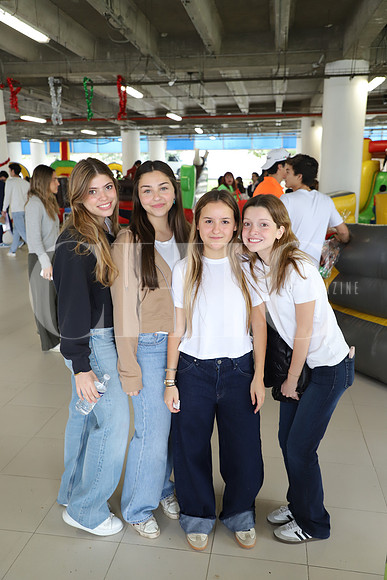 Mariajosé Martínez, Anabela Guerra, Camila Rivero y Daniela Alonso 5