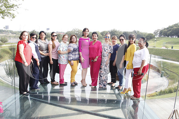 Lupita Rodríguez de Anaya con colaboradoras del Cendis2