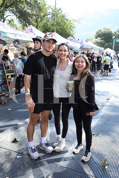 Maurilio Elizondo, Gecia Vizcaino y Mayela Elizondo 1