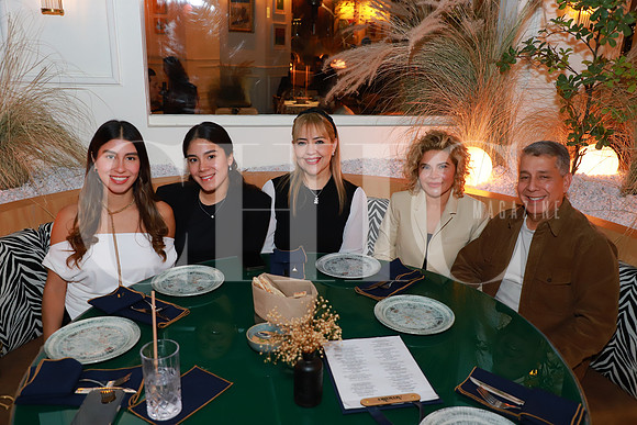 Maria José Corona, Mariana Corona, Liliana Corona, Rosy Corona y Jorge Corona 2