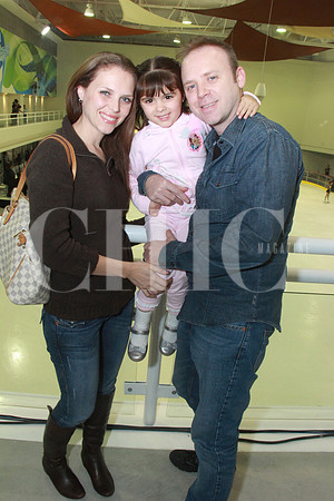 Isadora Garza de Serrano, Isabela Serano y Miguel Garza