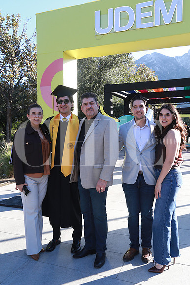 Sandra Chairez, Oscar Rios, Oscar Rios, Daniel Rios y Arnza Corral (3)