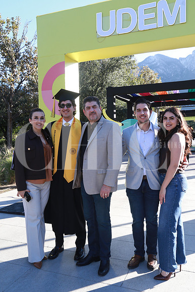 Sandra Chairez, Oscar Rios, Oscar Rios, Daniel Rios y Arnza Corral (2)