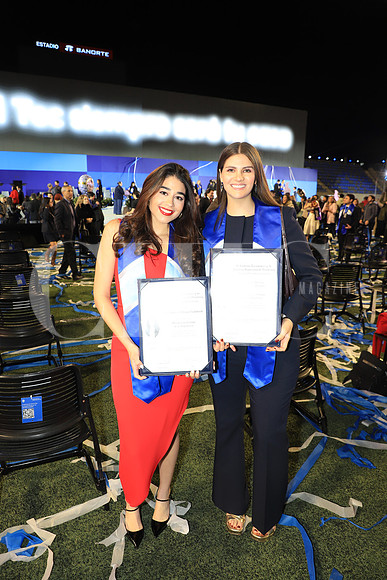 Ana Gabriela Brugal y Adriana Banderas (2)