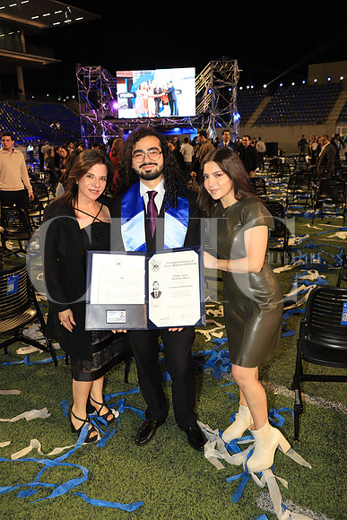 Carmen Duran, Jared Hernandez y Keila Duran