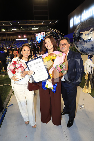Olga Robles, Andrea Enriquez y Emilio Enriquez (2)