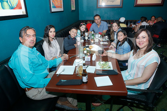 Roberto Gonzalez, Suzel Gonzalez, Jeremías Fernandez, Loreta Fernandez, Omar Gonzalez, Veronica Santos, Malí Gonzalez y Olivia Sierra 3