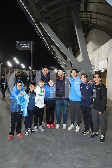 Benito Flores, Jorge Garza, Gabriel Garza, Andrés Pineda, Hernán Moreno, Emilio Garza, Jorge Garza, José Alvarez Tostado y Eugenio Flores0