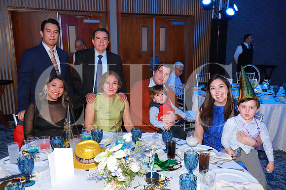 Isaac Nuñez, Marlen Valdez, Samuel Nuñez, Graciela Nava, Rolando Cantú, Rolando Cantú, Samuel Cantú y Mariana Nuñez 3