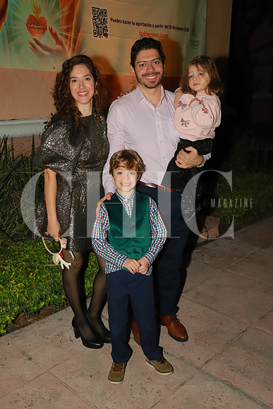 Omar García, Cristy Valdés, Samir García y Salma García 2