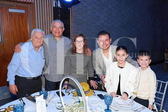 Freddy Albores, Rolando Arriaga, Maria del Carmen Chapa, Rolando Arriaga, Layla Arriaga y Thiado Arriaga 1