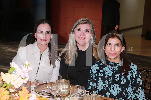 Alicia Valenzuela, Cecy Barrera y Ana Ramírez de González (2)