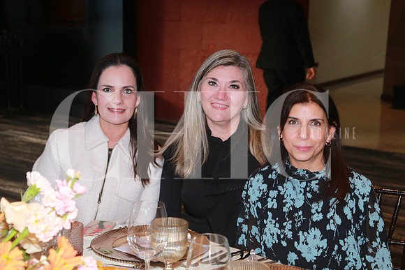 Alicia Valenzuela, Cecy Barrera y Ana Ramírez de González