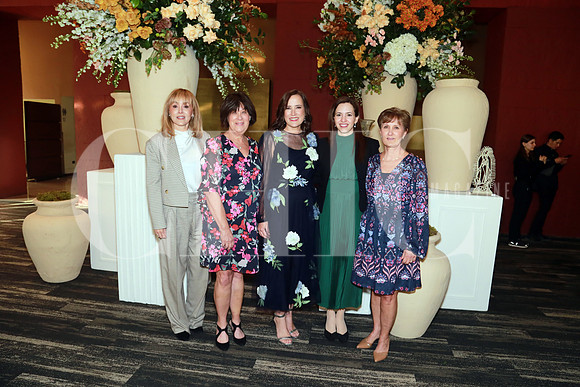 Ivette Morales, Consuelo Ferrara, Yolanda Saro de Ferrara, Karla Quintanilla y Flora Ferrara