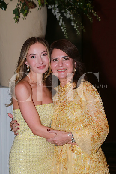 Mariana Lozano y Cynthia Valdez de Lozano