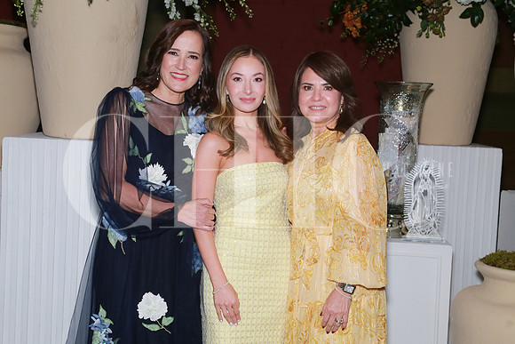 Yolanda Saro de Ferrara, Mariana Lozano y Cynthia Valdez de Lozano